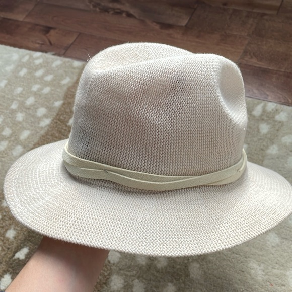 Anthropologie hat - Picture 1 of 3